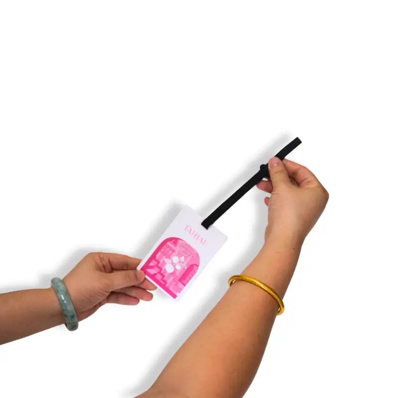 Vacuum-packed hanging paper air fresheners with box